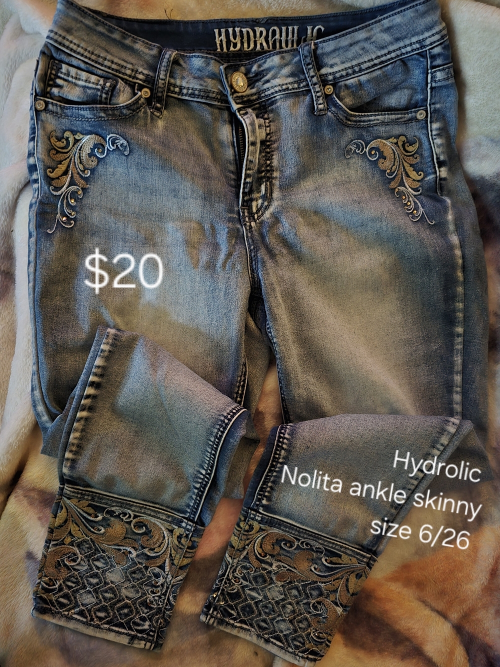 Hydraulic Embroidered Ankle Skinny Jeans - Light Blue with Gold Accents
